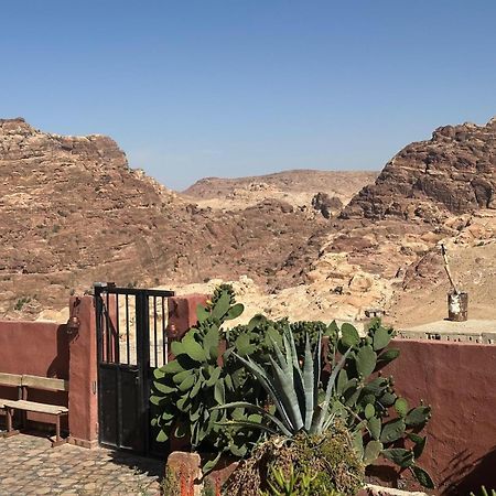 Bed and Breakfast Happy Bedouin House Petra Al Hayy Esterno foto