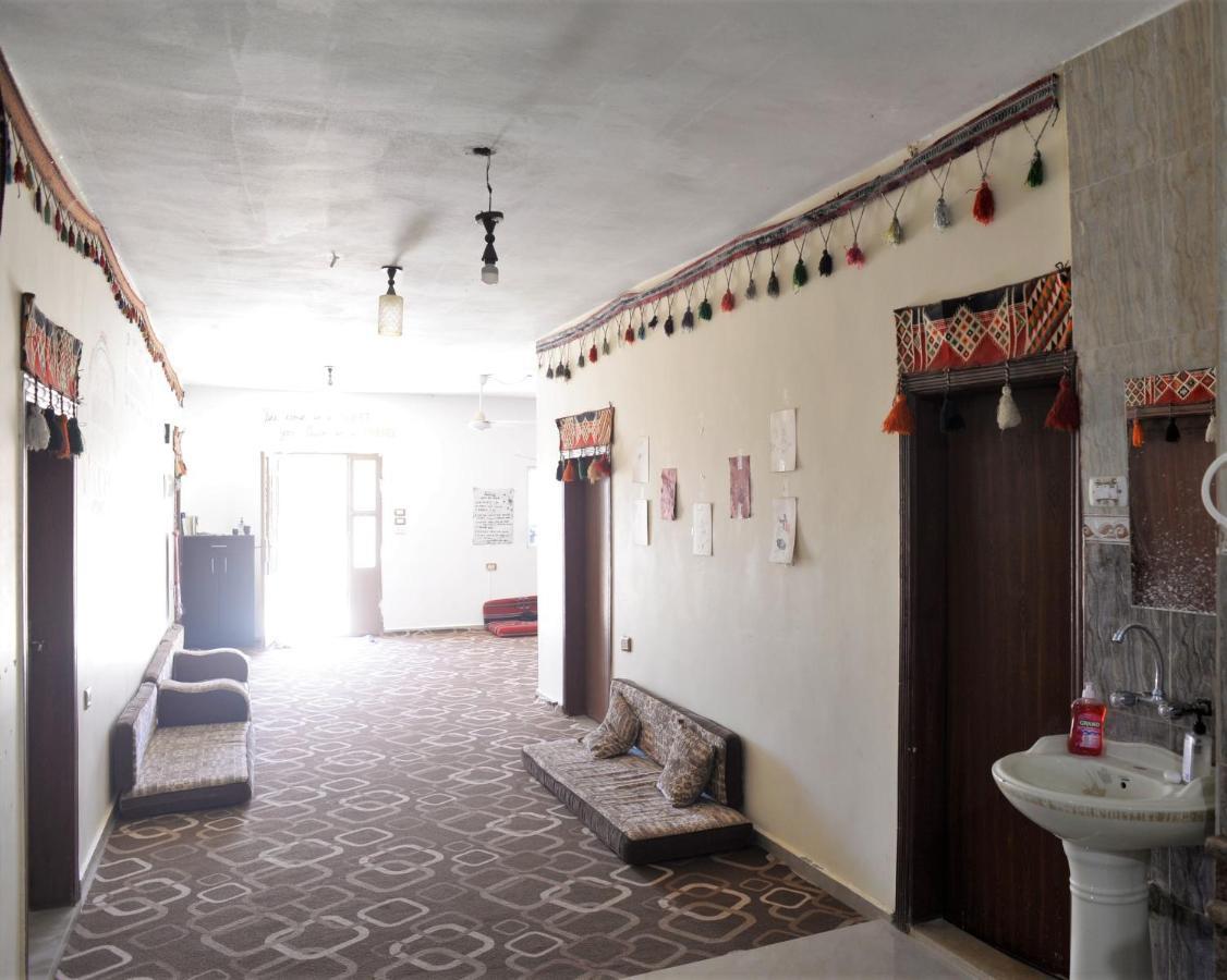 Bed and Breakfast Happy Bedouin House Petra Al Hayy Esterno foto