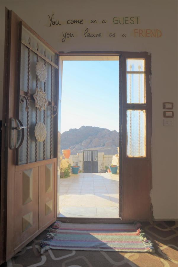 Bed and Breakfast Happy Bedouin House Petra Al Hayy Esterno foto