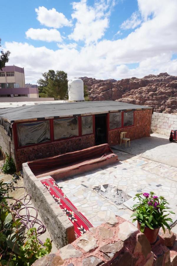 Bed and Breakfast Happy Bedouin House Petra Al Hayy Esterno foto