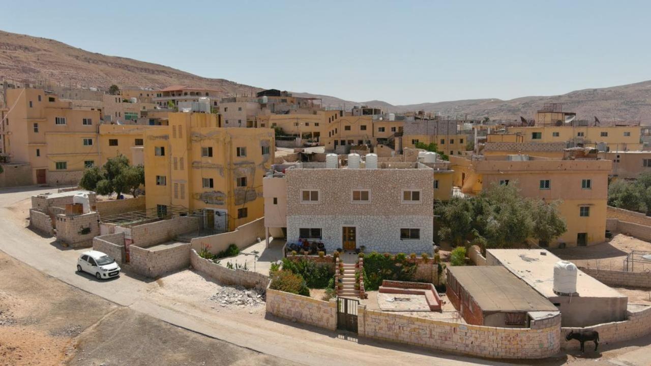 Bed and Breakfast Happy Bedouin House Petra Al Hayy Esterno foto