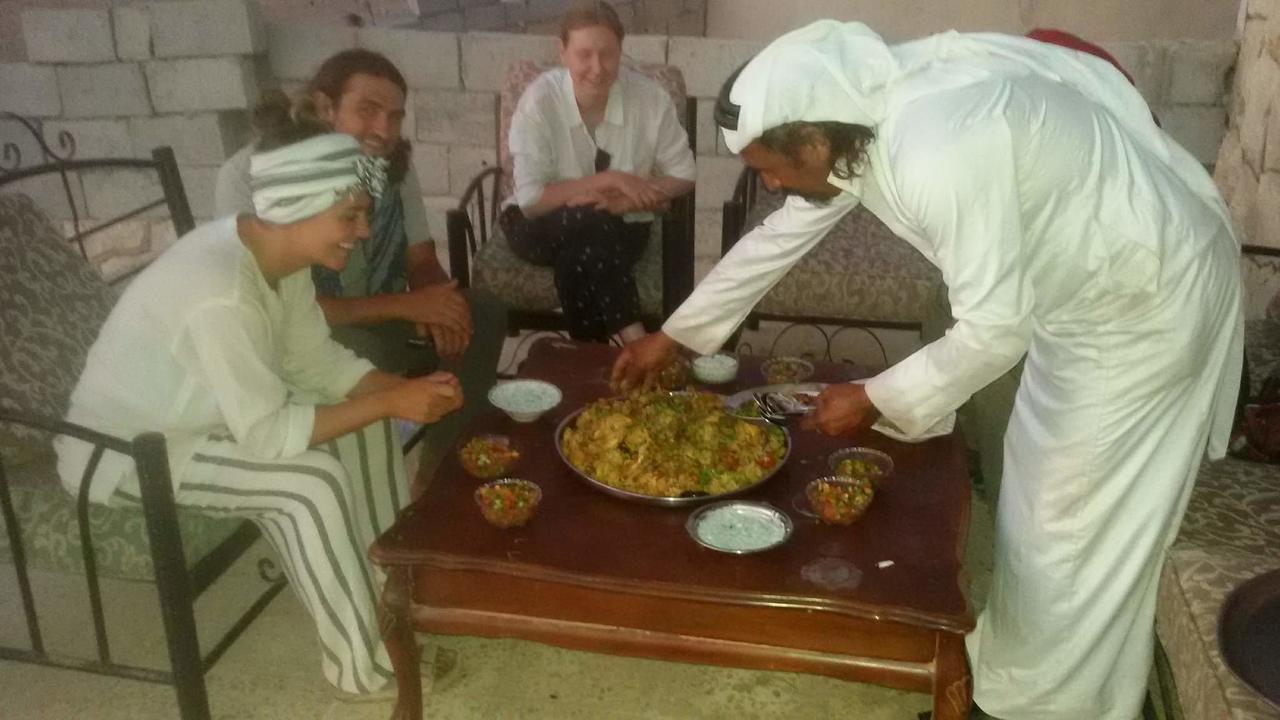 Bed and Breakfast Happy Bedouin House Petra Al Hayy Esterno foto